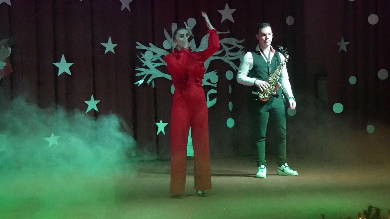 Laureta Pjetri kolazh Xhmadani kuq si gjaku Xhamadani vija vija