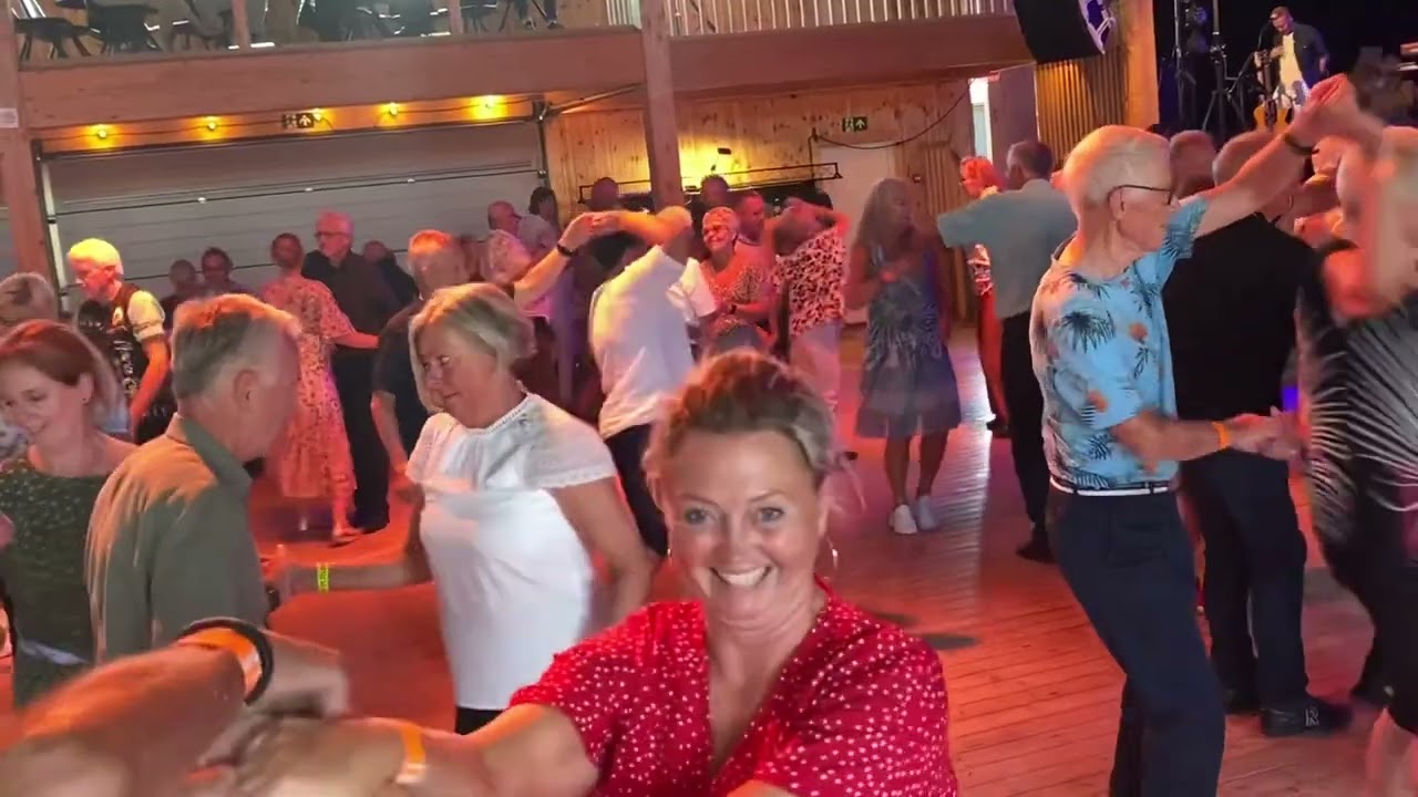 En chans till,god bugglåt med Holidays orkester på Dokka Camping 15 8 Dansnytt Jostein Haug