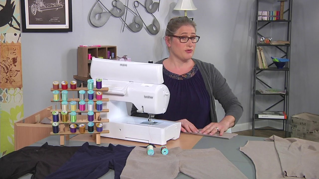 Как сшить штаны для йоги на швейной машинке на канале It's Sew Easy TV с Дженнифер Стерн Хаземанн...