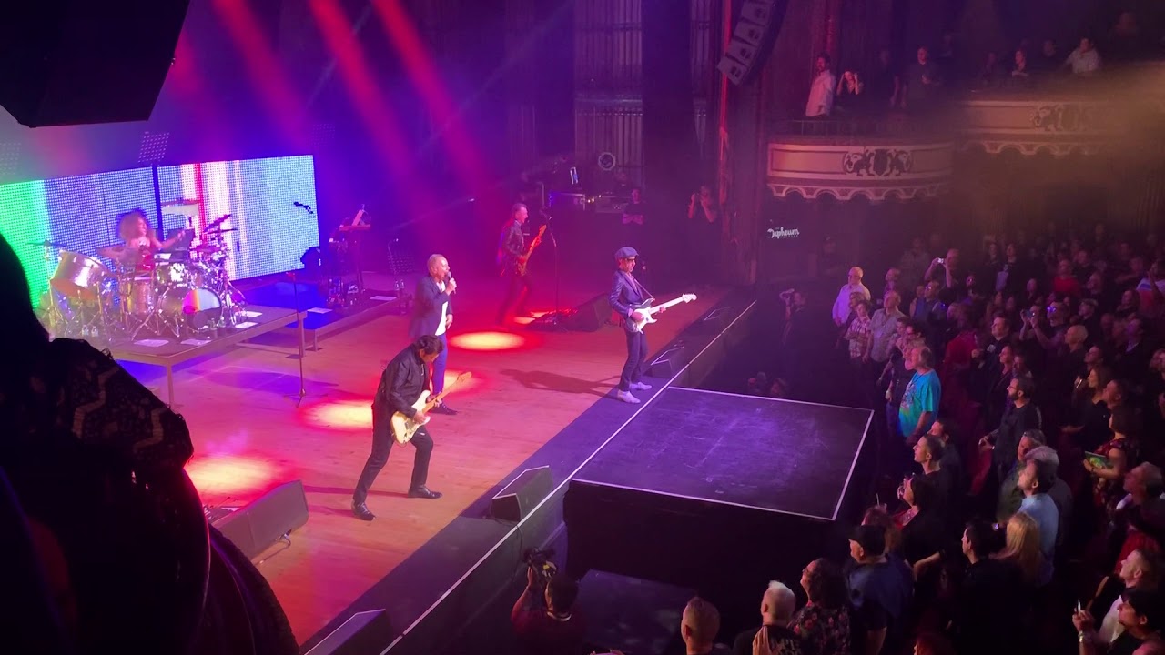 Simple Minds The Signal and the Noise Los Angeles 2018