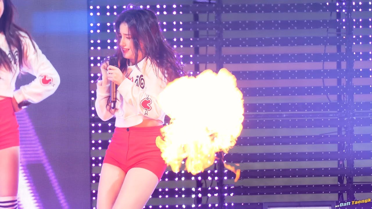 180401 불에 깜짝 놀란 낸시 Nancy 모모랜드 MOMOLAND '어마어마해' @kt wiz 시민 서포터즈 페스티벌 4K 60P 직캠 by DaftTaengk