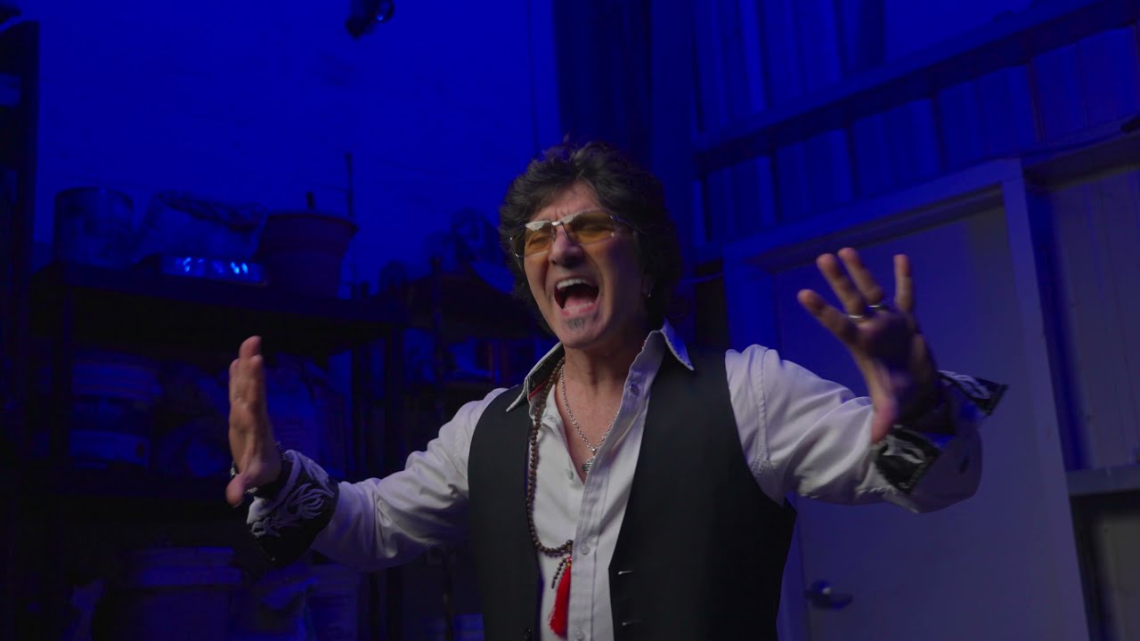 Land of Gypsies (Terry Ilous) - 