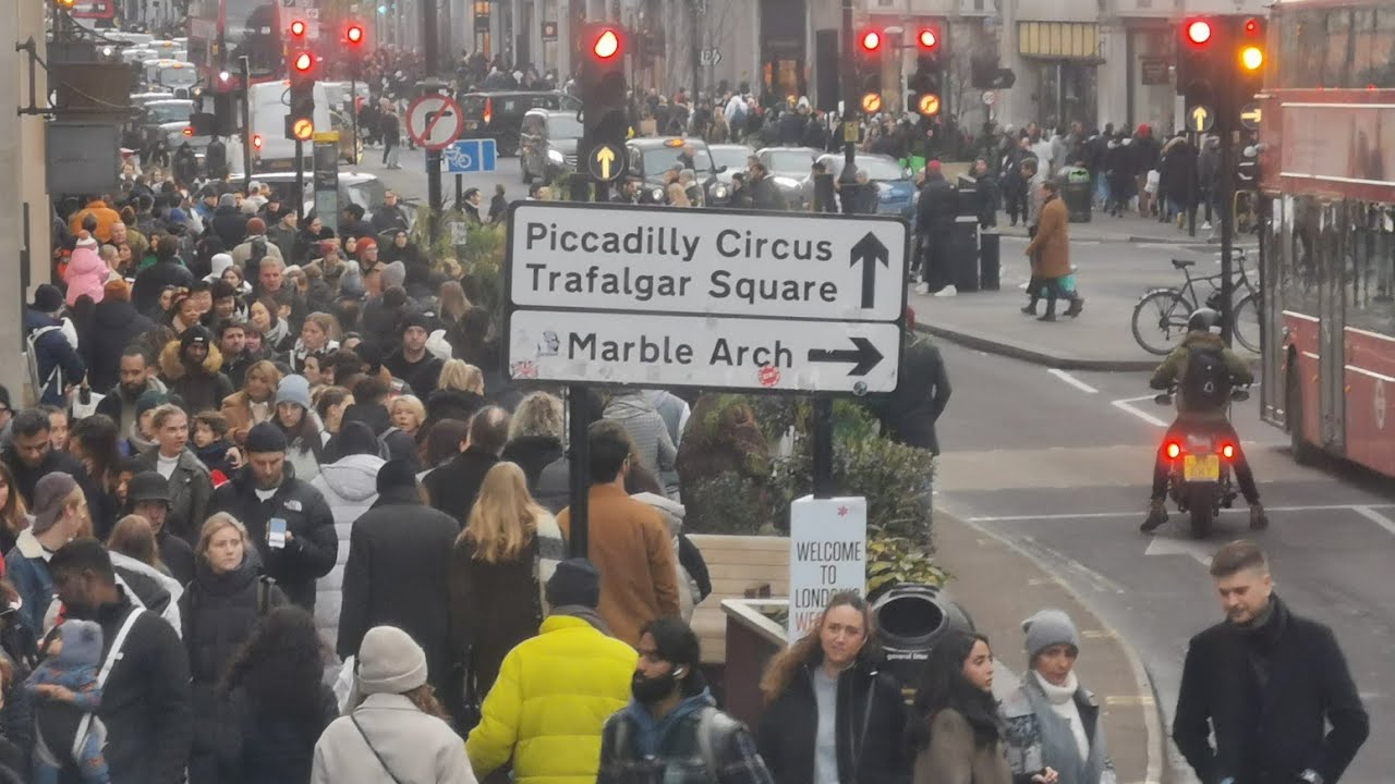 Christmas shopping at piccadilly circus & Oxford Street.. busy Saturday
