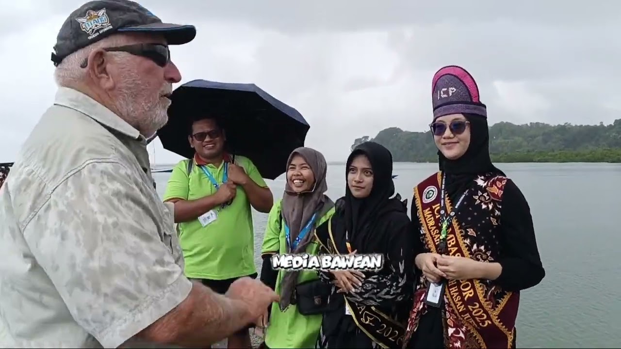 Kapal Pesiar MV Coral Geographer Singgah di Perairan Laut Pulau Bawean Kabupaten Gresik 