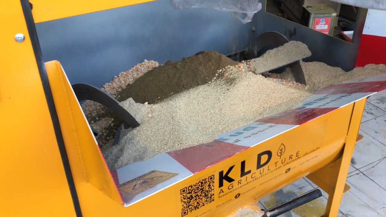 ผสมอาหารสัตว์ (รำละเอียด เม็ดข้าวโพด ปลาป่น)