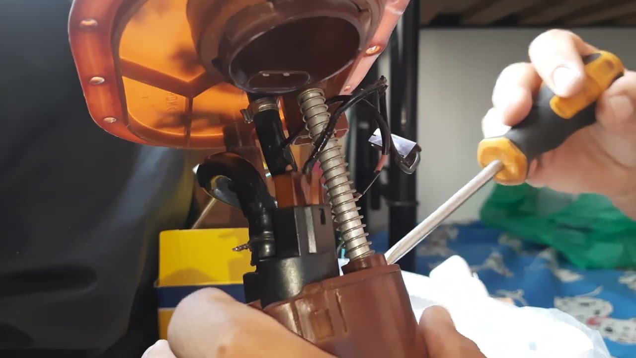 COMO TROCAR O REFIL DA BOMBA DE COMBUSTÍVEL PÁLIO 1999