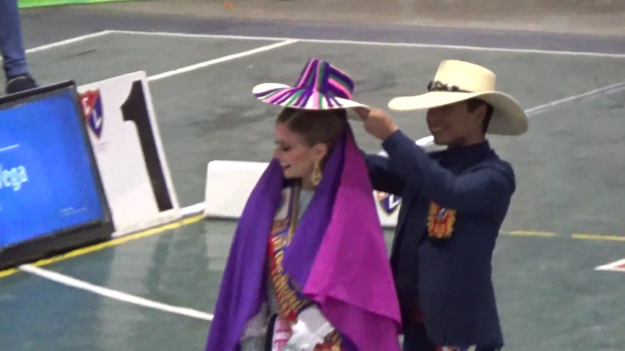 Macarena Carrillo Velaochaga y Alejandro Corcuera. Marinera Dulce y Bonita. Entrega de Campeonato