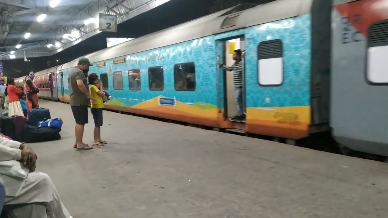 RJPB-Durg South Bihar Express (13288) departing from RJPB #trending #indianrailways #travel