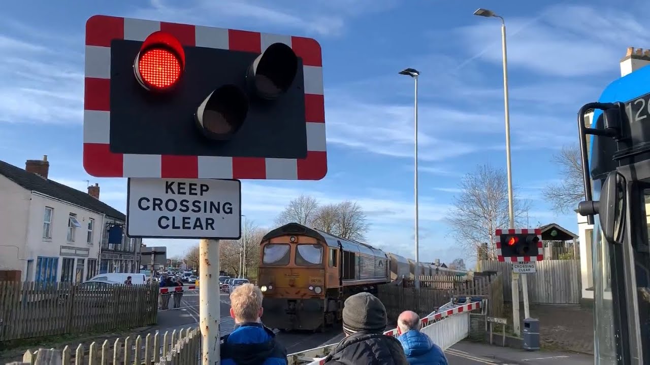 (UK’s Longest NRS Barriers) Coalville Level Crossing (Leicestershire) (17.02.20)