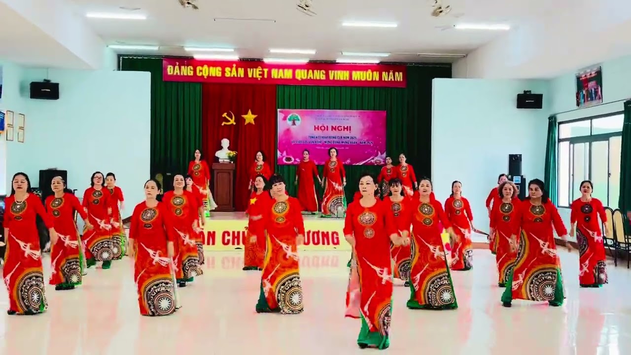 Clb-hưu tri- người cao tuổi - tỉnh đắc lắc - trình diễn  bài dân vũ - phụ nữ đắc lắc 