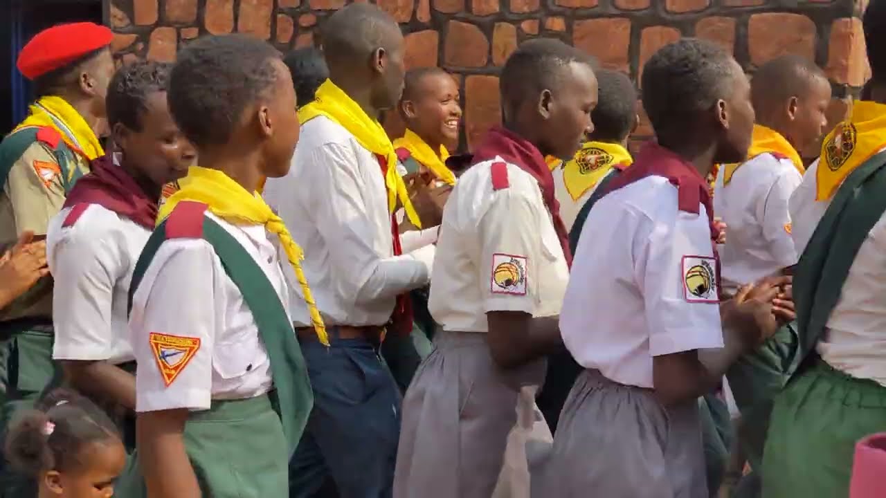 REBA BAMWE MUBABYEYI BARIRIMBA MURI Chorale ABAGWANEZA N'ABANA BABO MURI JA BYARI UBURYOHE