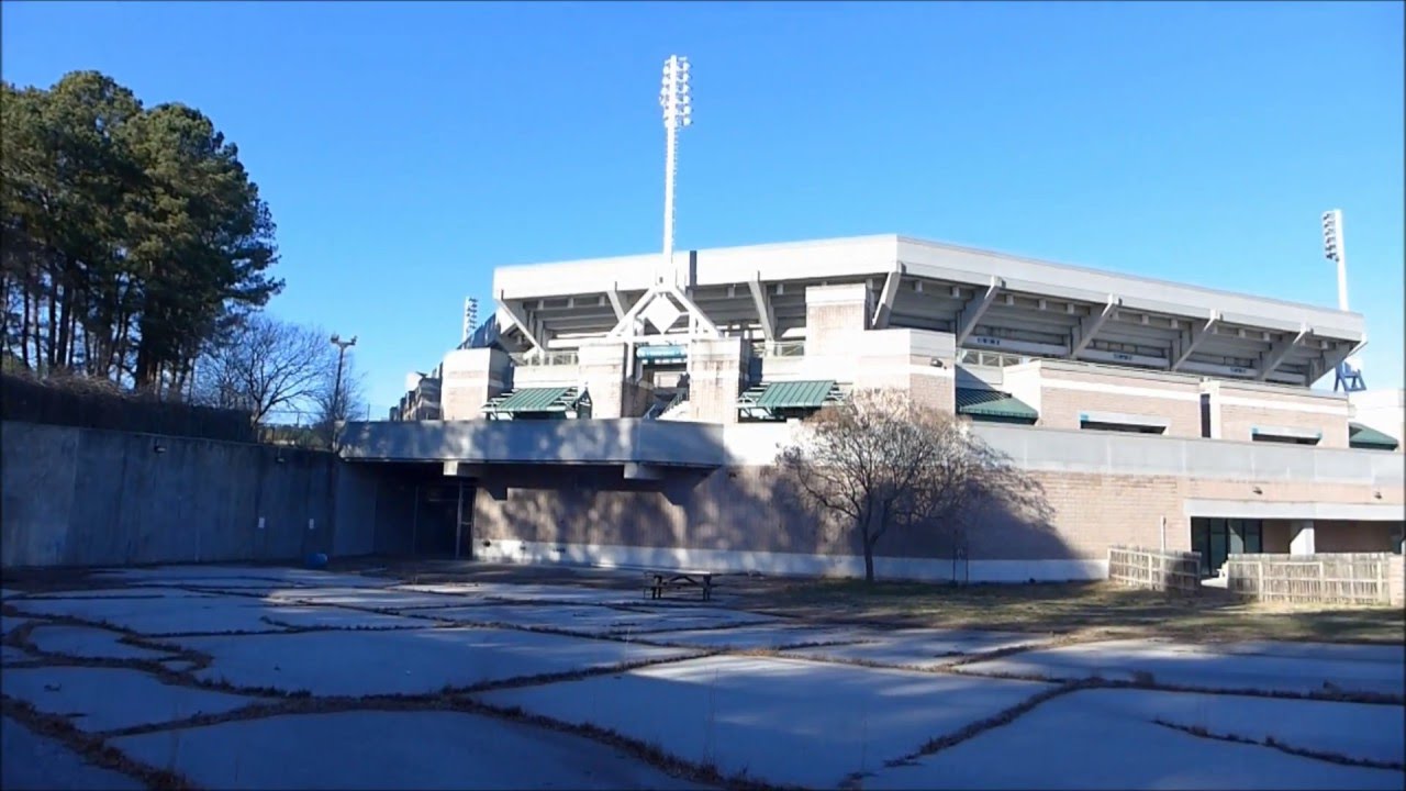 Abandoned Olympic Tennis Stadium : Stone Mountain Tennis Center