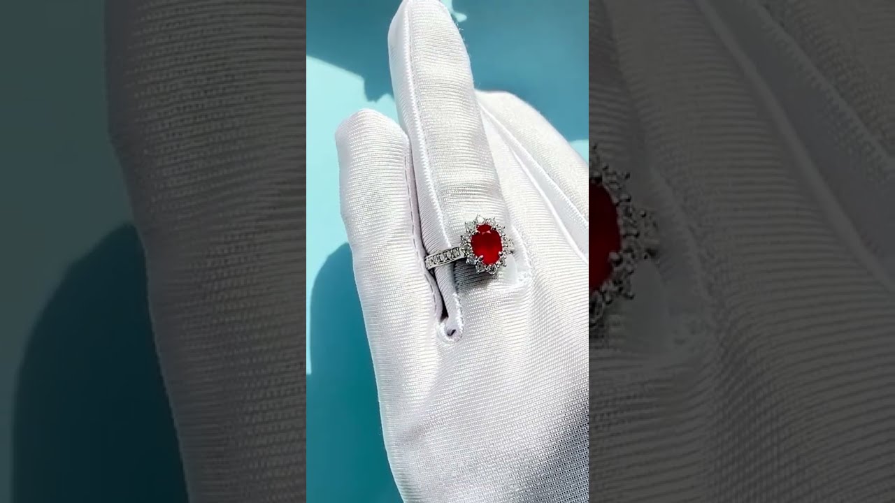 #sayesjewelry #rubyring #rubyjewelry #whitediamonds #gemstoneslovers #luxuryjewelry #madeinitaly