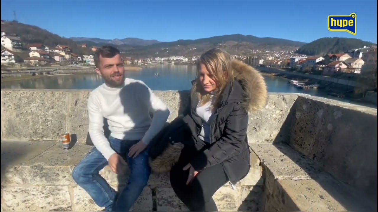 Elmedin učio Fatimu i Janu o poeziji  Andrića prelijepom Višegradu ljepote BiH na dlanu.Drina lijepa