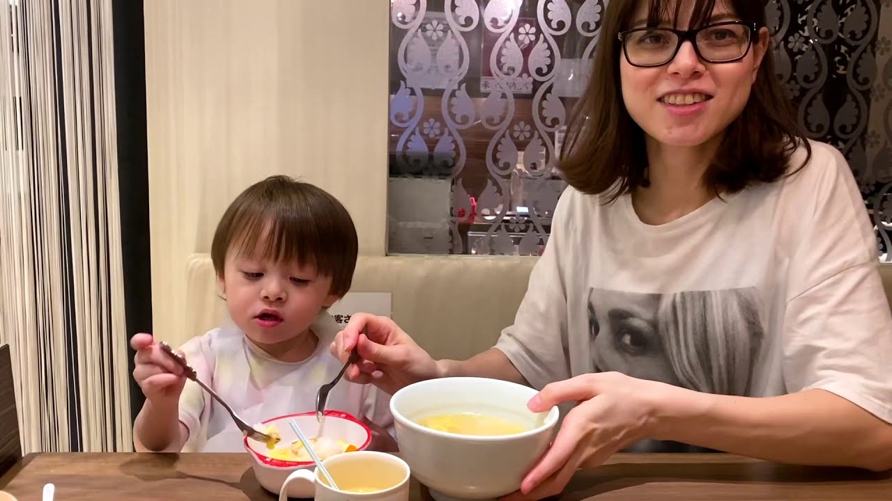 ２ヶ月ぶりの外食 夜ご飯 ママがトイレに行くと泣…パパも一緒にいるじゃん…パパじゃダメ？