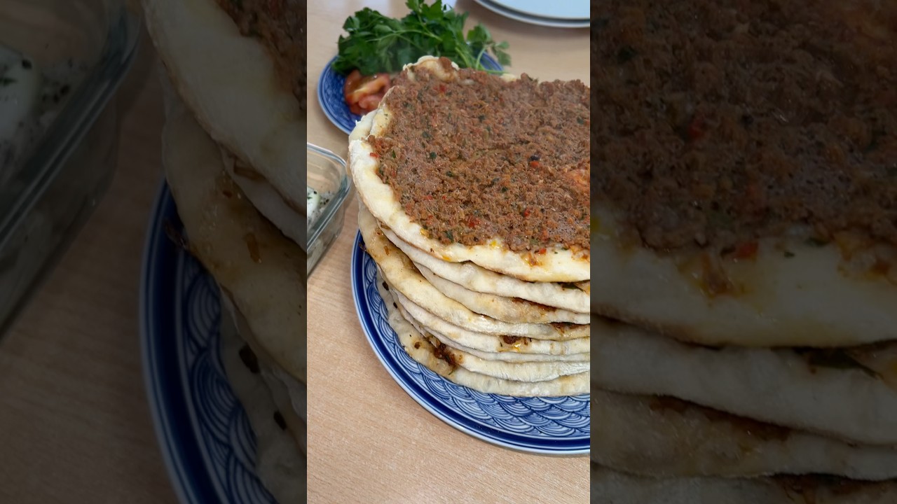 Rezept ⬇️ Zum Abendessen gab es bei uns Lahmacun 🍕🇹🇷 T&uuml;rkische Pizza mit Sumach-Zwiebeln 🧅🤤