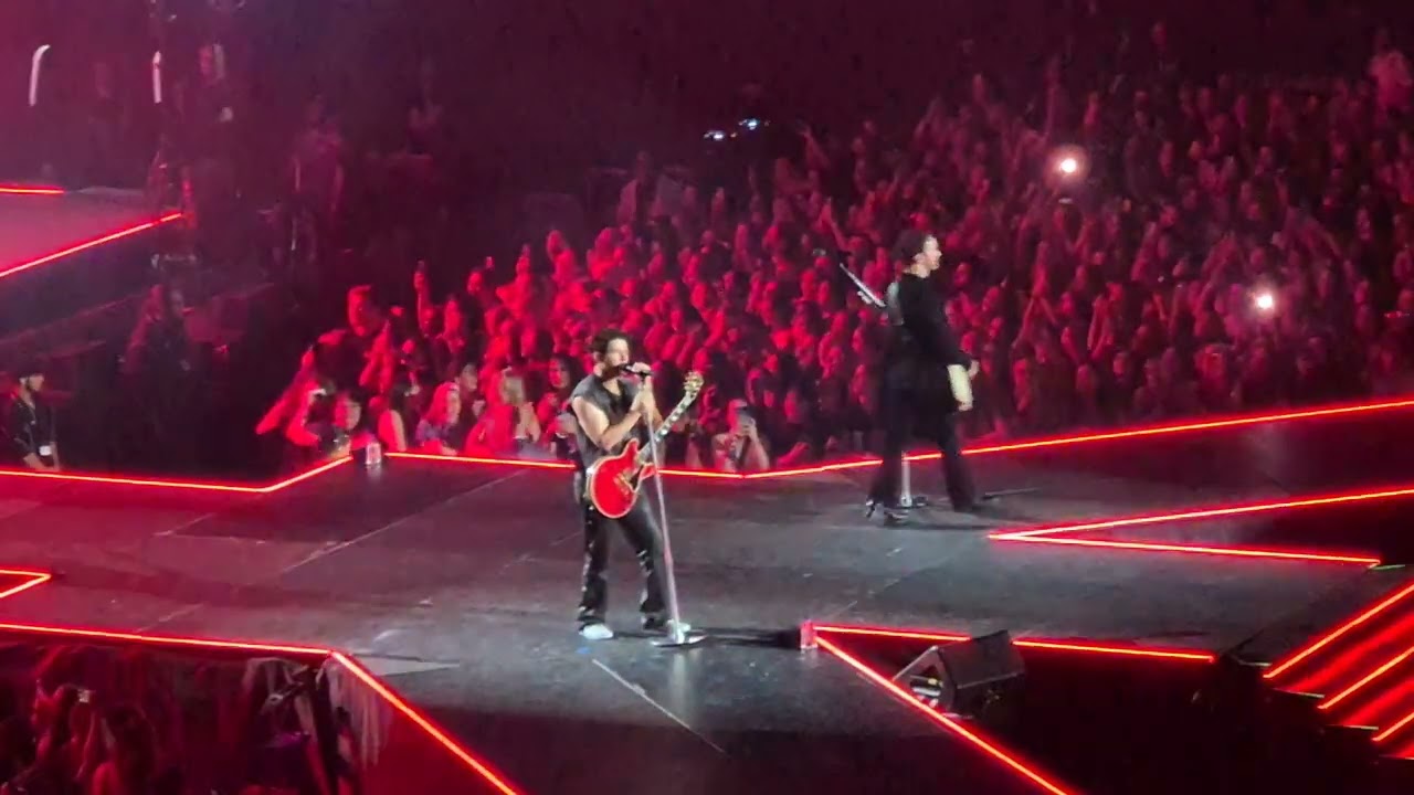 S.O.S. - Jonas Brothers (5 Albums One Night World Tour, Sydney Australia 2/3/24)