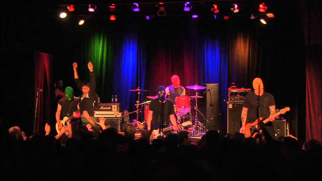 Masked Intruder performs 'Crime Spree'