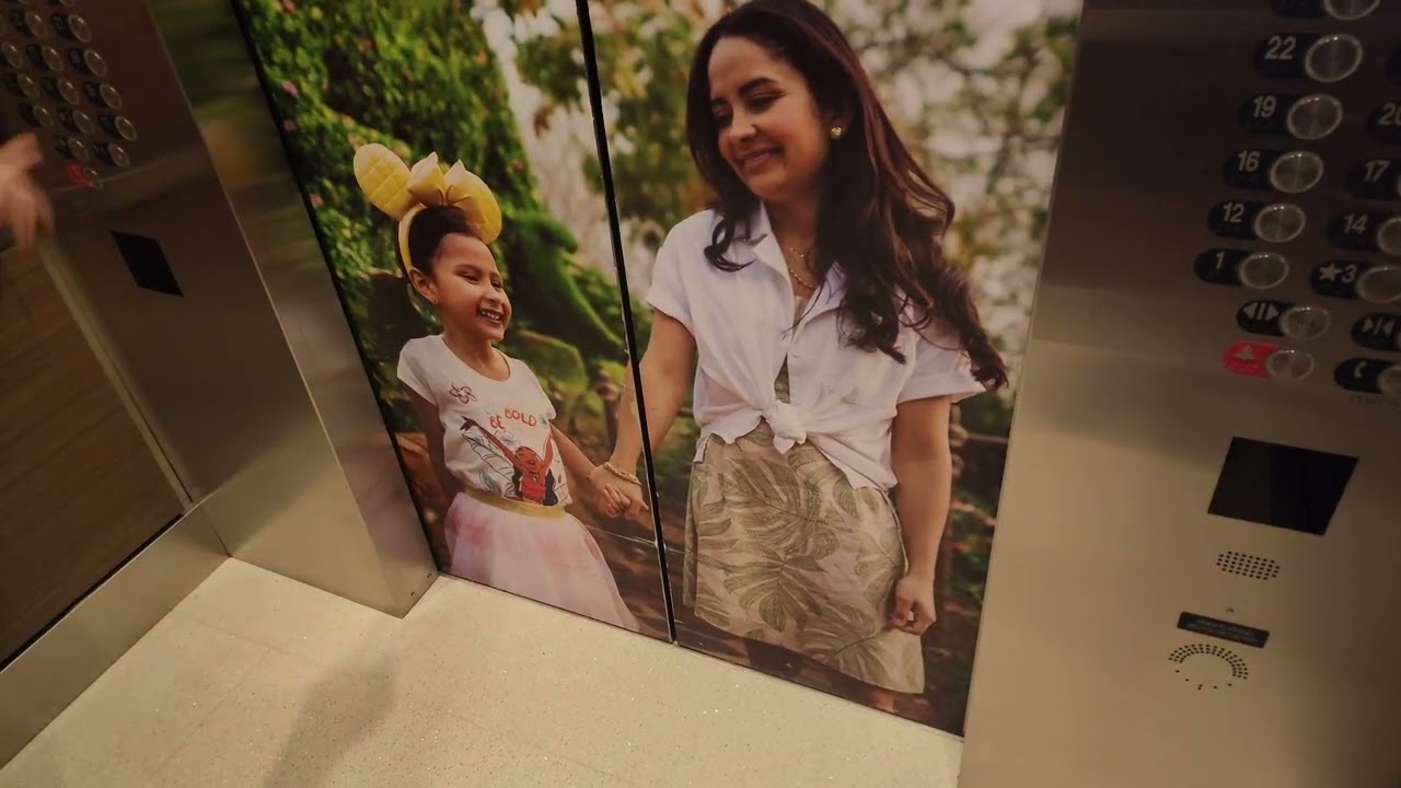 МОДЕРНИЗИРОВАННЫЕ высотные лифты U.S./Schindler/KONE в отеле Hilton Buena Vista Palace в Лейк-Буэ...