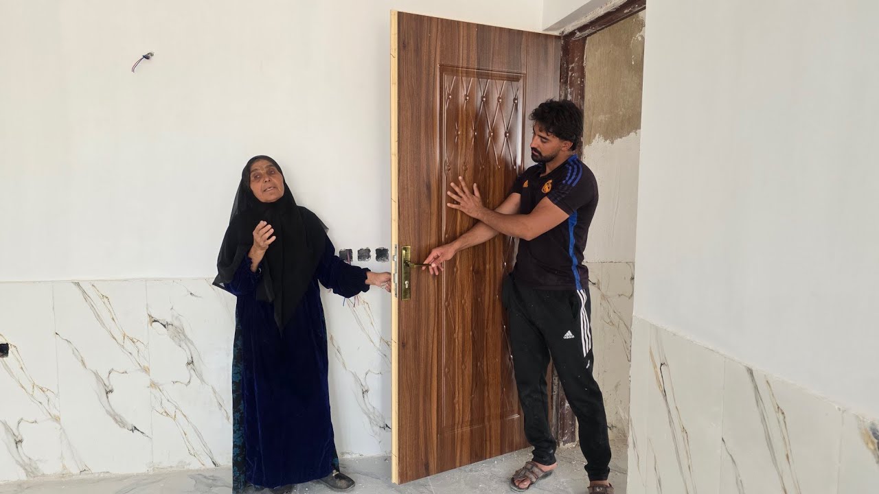  🧱🚪Grandma's passion and taste: variety in the new house with a beautiful wooden door🏡❤️