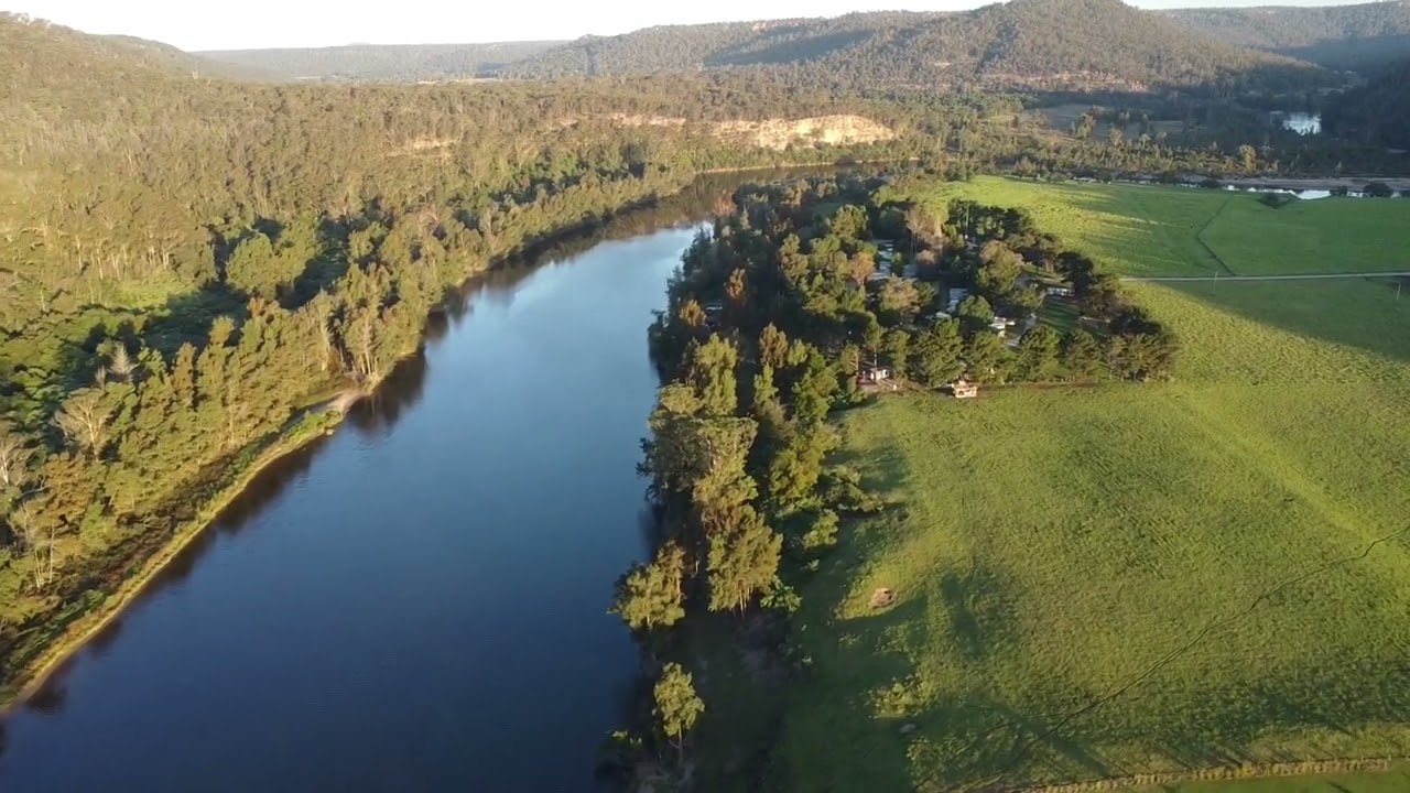 NSW Shoalhaven River near Gradys - by Drone