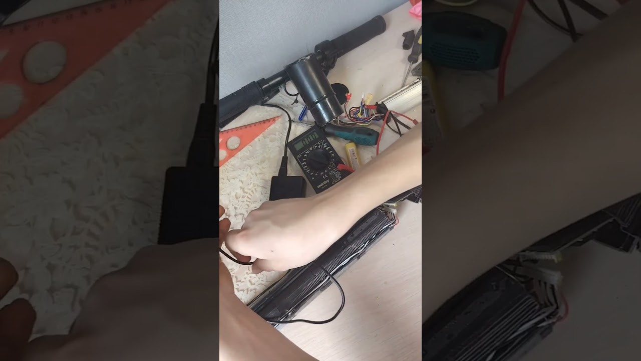 Электросамокат не включается.  Разбалансировка аккумулятора.