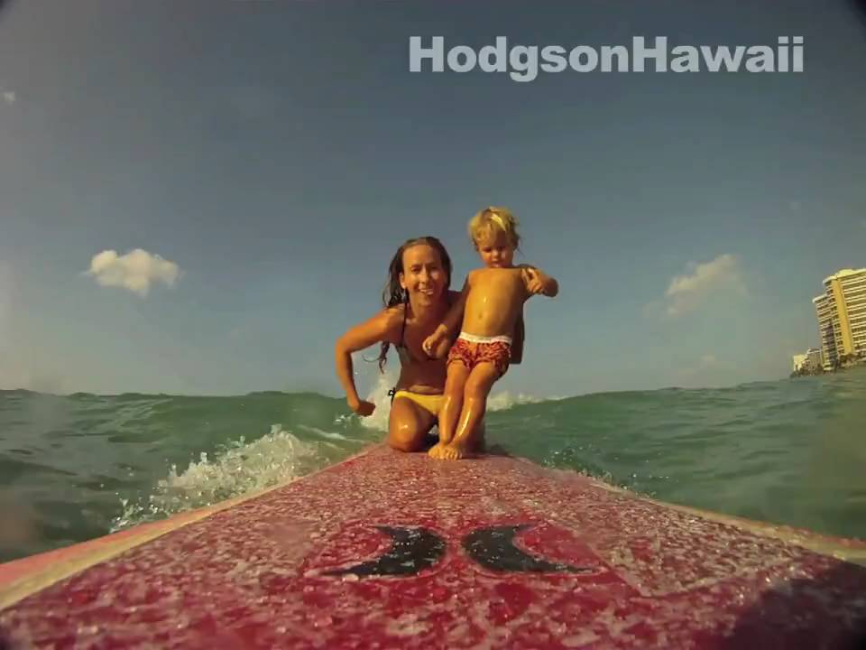Surfing Baby: 2 year old old Given Goodwin surfs Waikiki