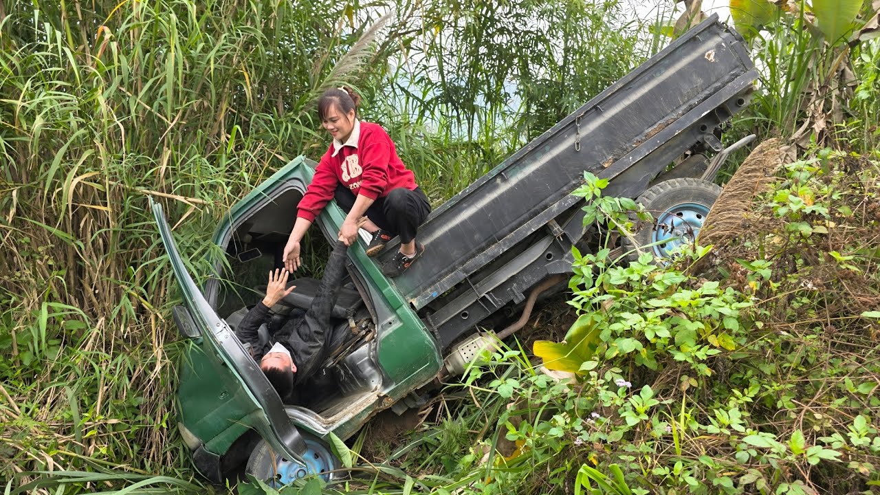 Girl rescues, repairs and restores cars that have fallen into a deep abyss.