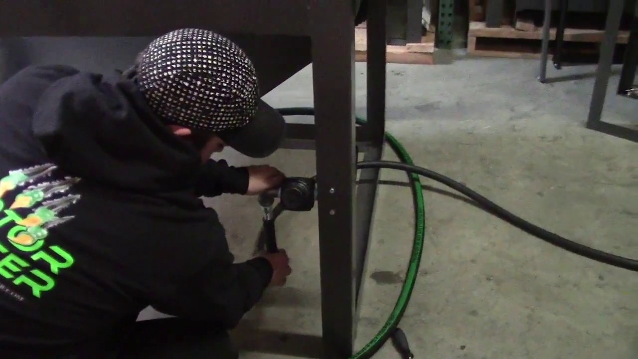 RB900 Direct Pressure Blast System and Reclaim Setup