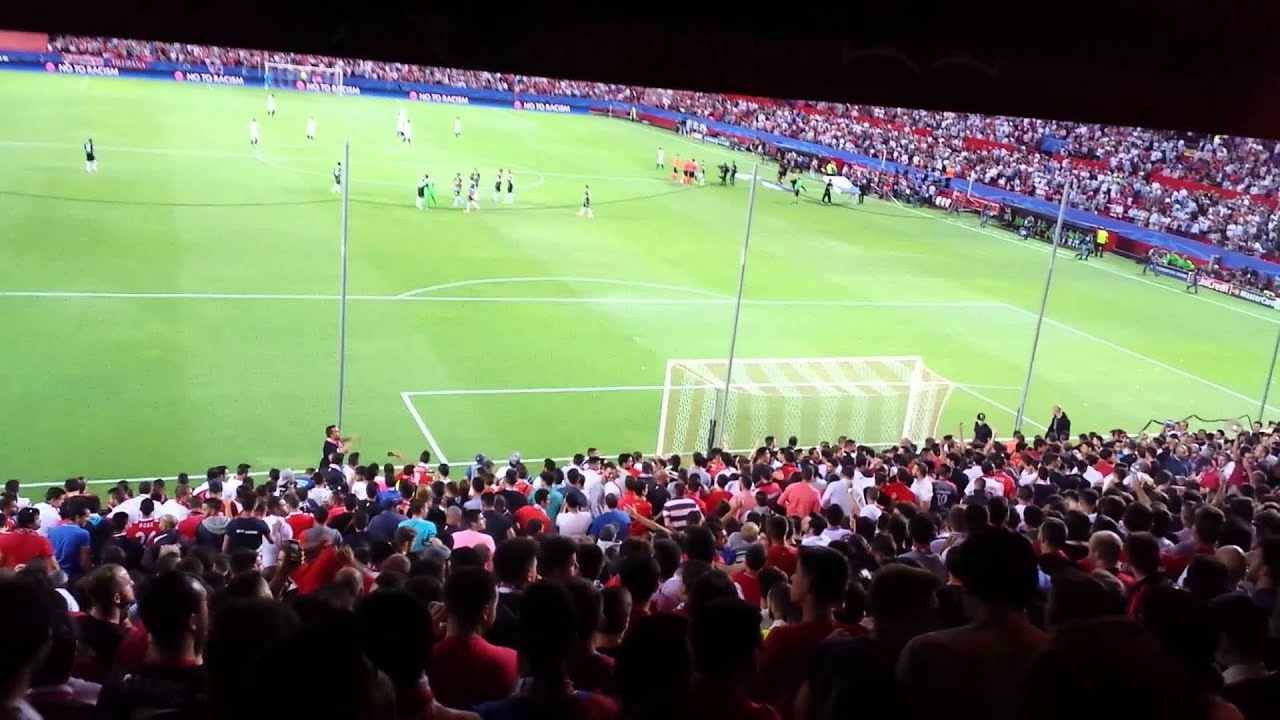 Twitter: RickySFC1905 Sevilla - Borussia M. 15/9/15 biris norte Champions league