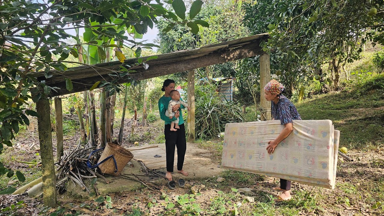 The kind old woman gave mattresses to the poor girl and her baby.