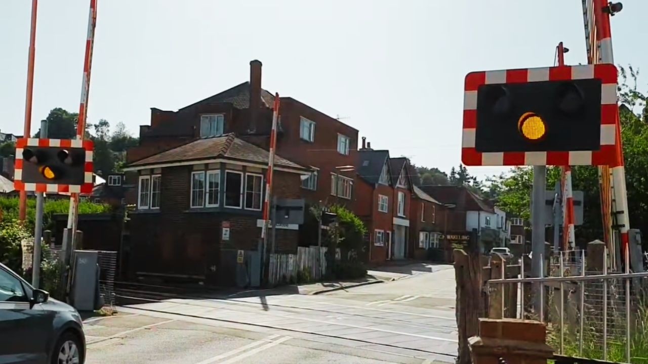 Farncombe West Level Crossing, Surrey