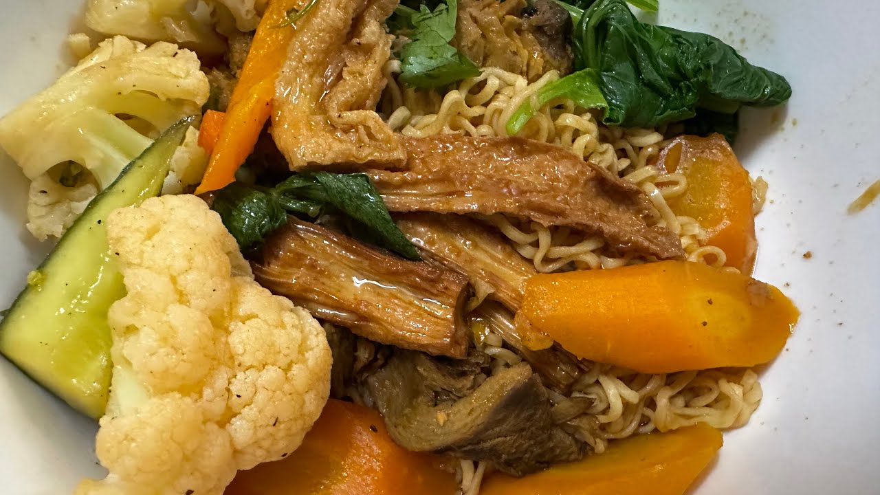 Gia bảo cùng ông cậu dùng cơm gia đình- Suboi with family lunch