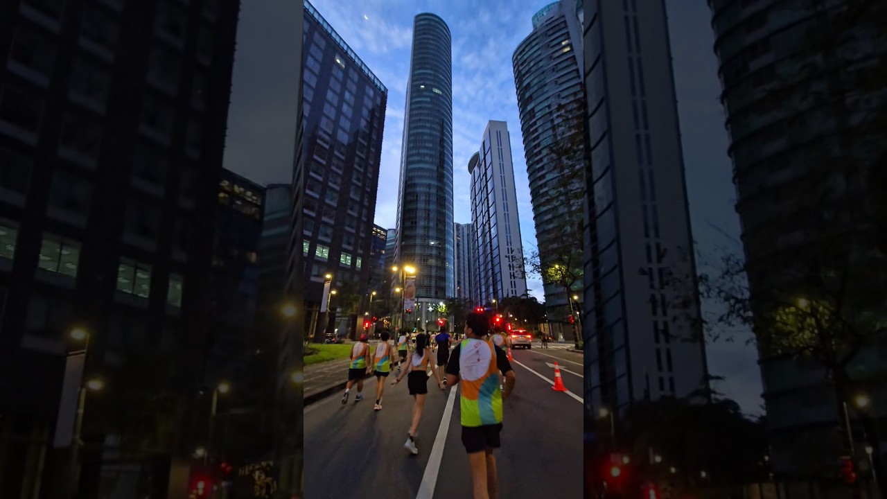 🏃‍♂️ ICONIC RUN BGC 2025 • Марафон на 16 км • Бонифасио Глобал Сити