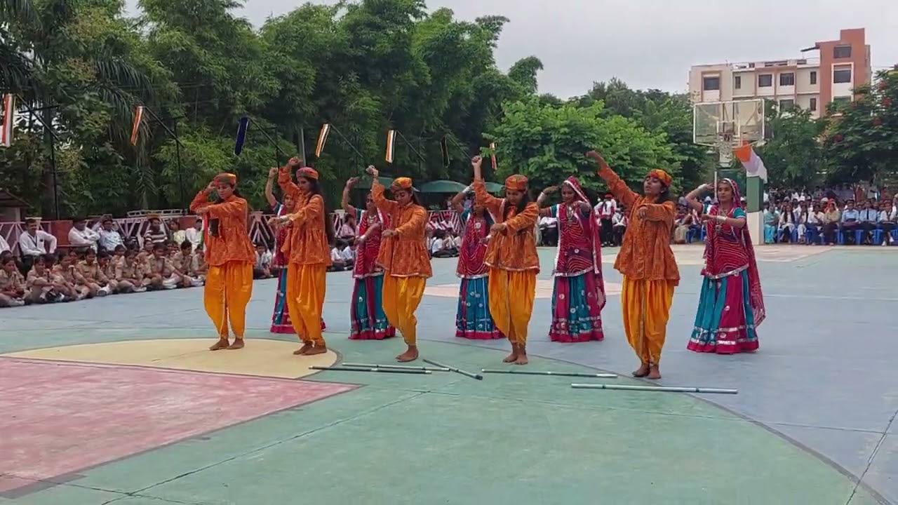 Rajasthani dance Hiwda me hai Rajasthan song 😊😊 Kiran and Group 
