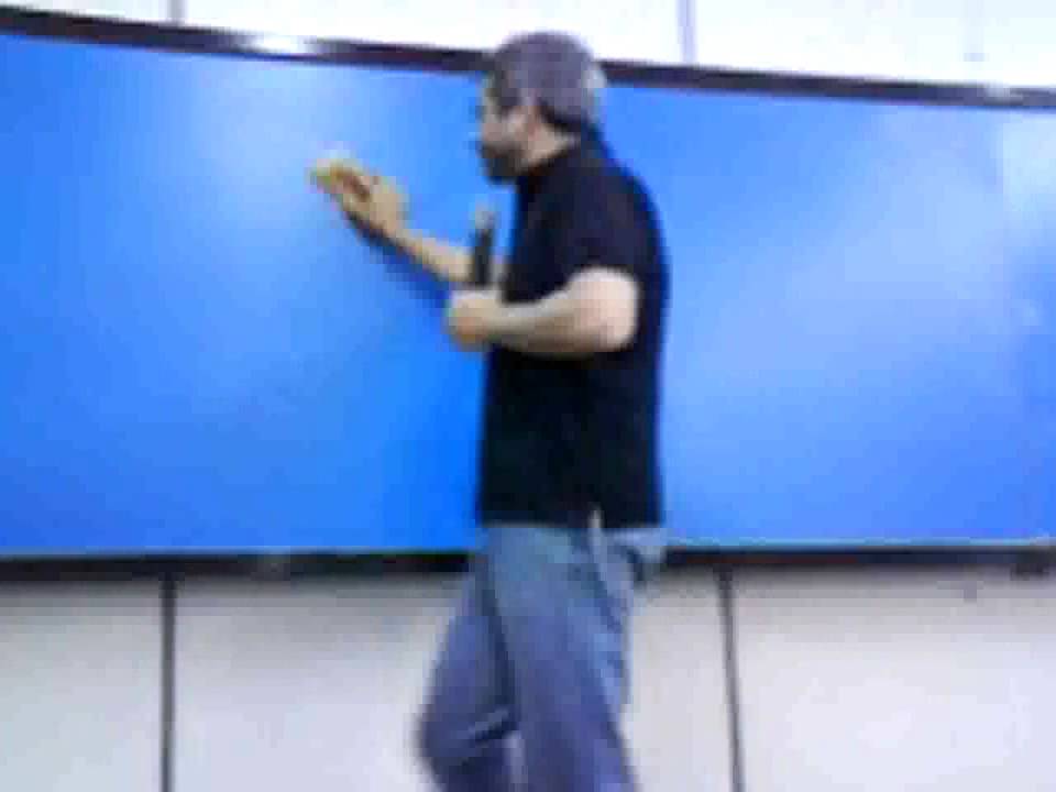 Professor Bassam do cursinho da Poli ensinando F&iacute;sica 2