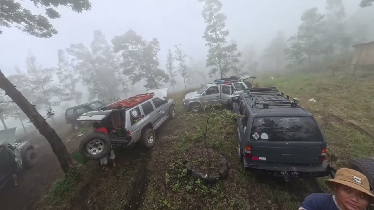 JALUR MENUJU PUTHUK ELANG VIA TAMAN SAFARI DI PRIGEN JAWA TIMUR