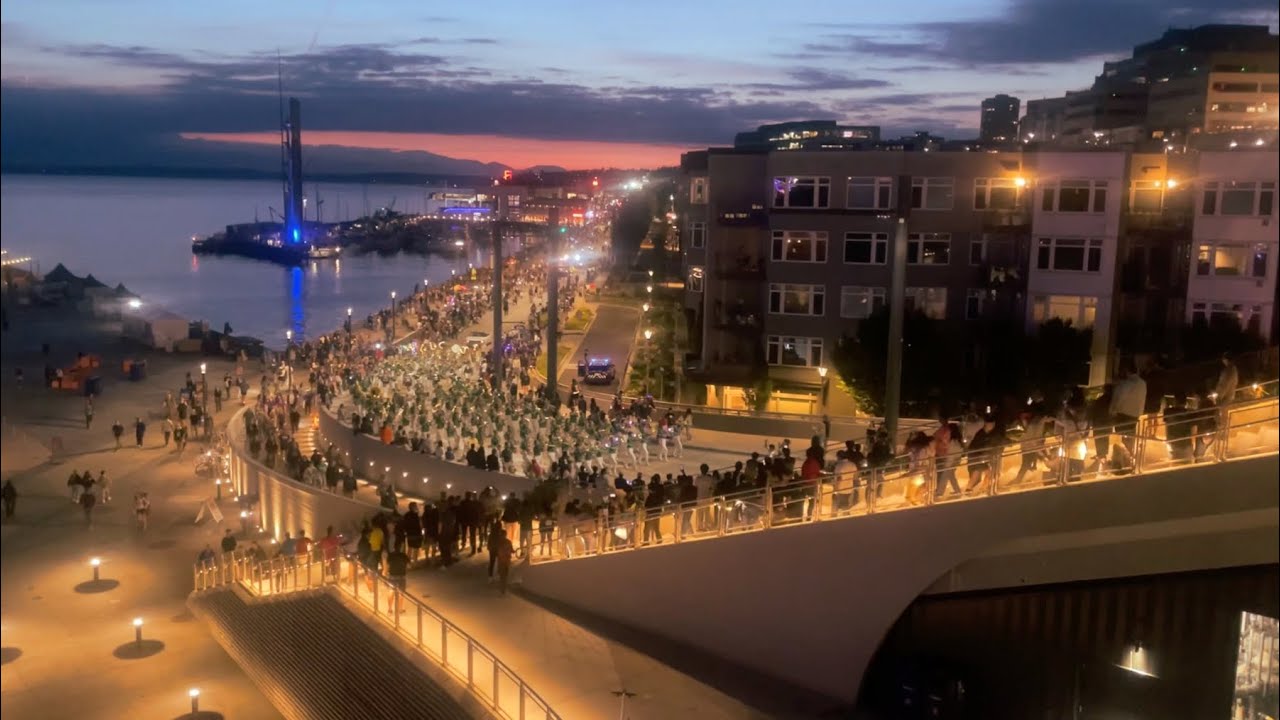 Seattle Public Schools' All-City Band plays 2025 Torchlight Parade