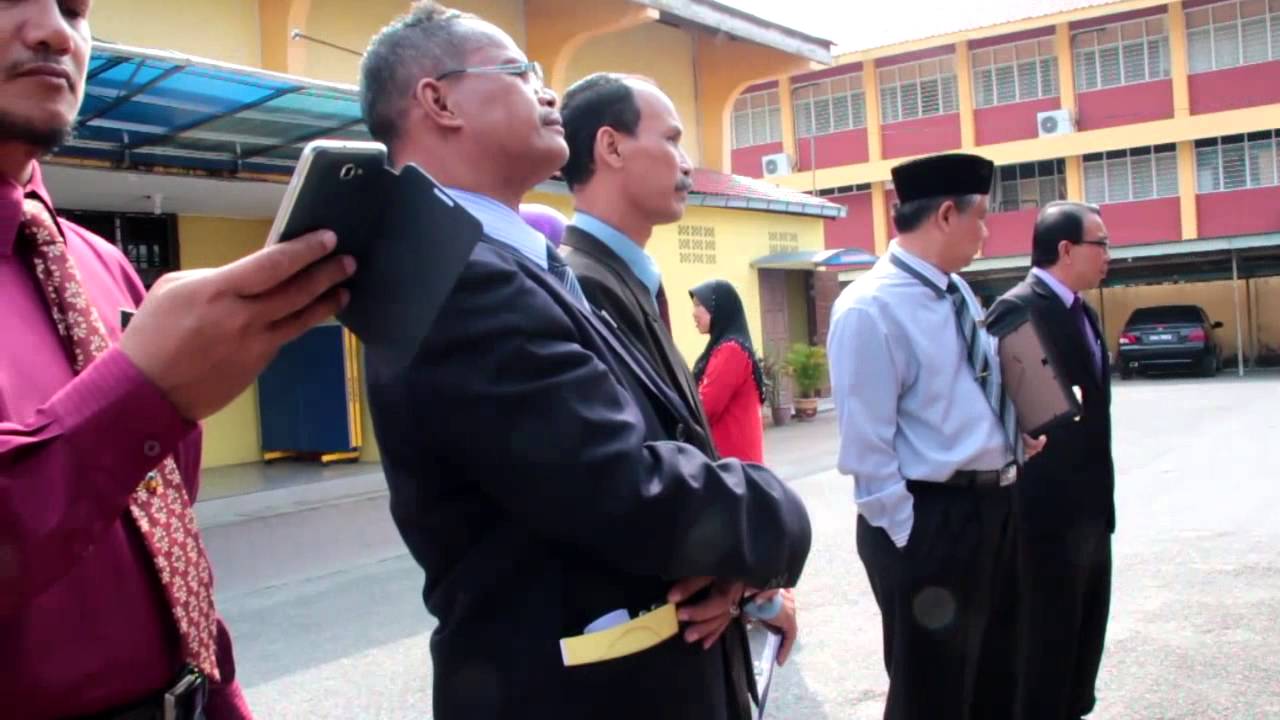 SMK Ismail Petra: English Carnival 2014 Official Video