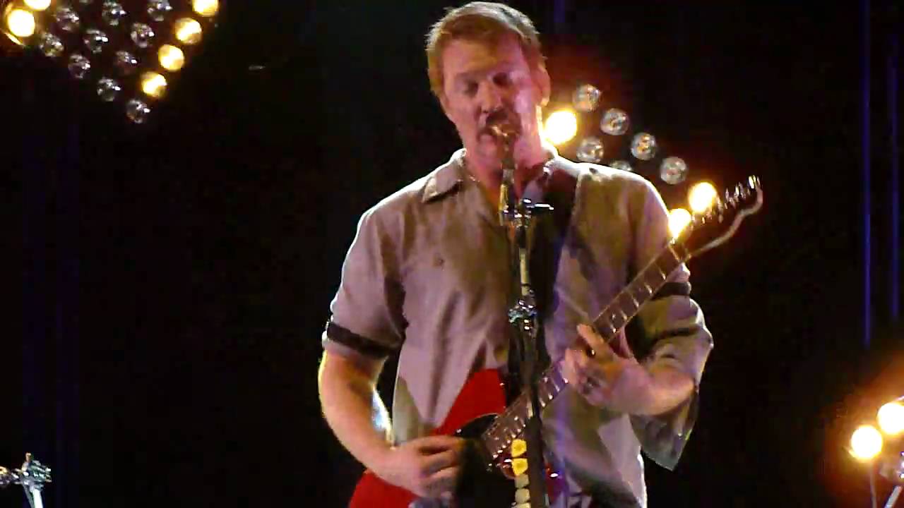 THEM CROOKED VULTURES 