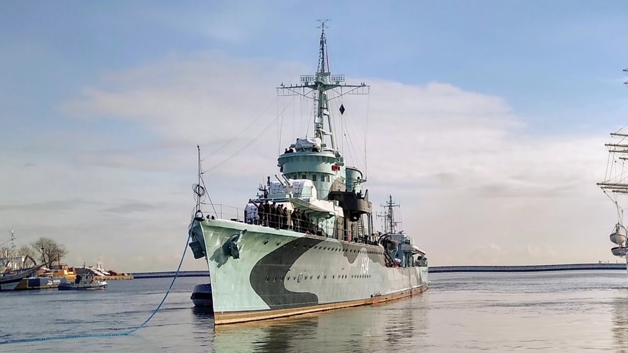 Okręt legenda ORP Błyskawica znowu w ruchu ! // WW2 destroyer ORP Blyskawica (H34) on the move !