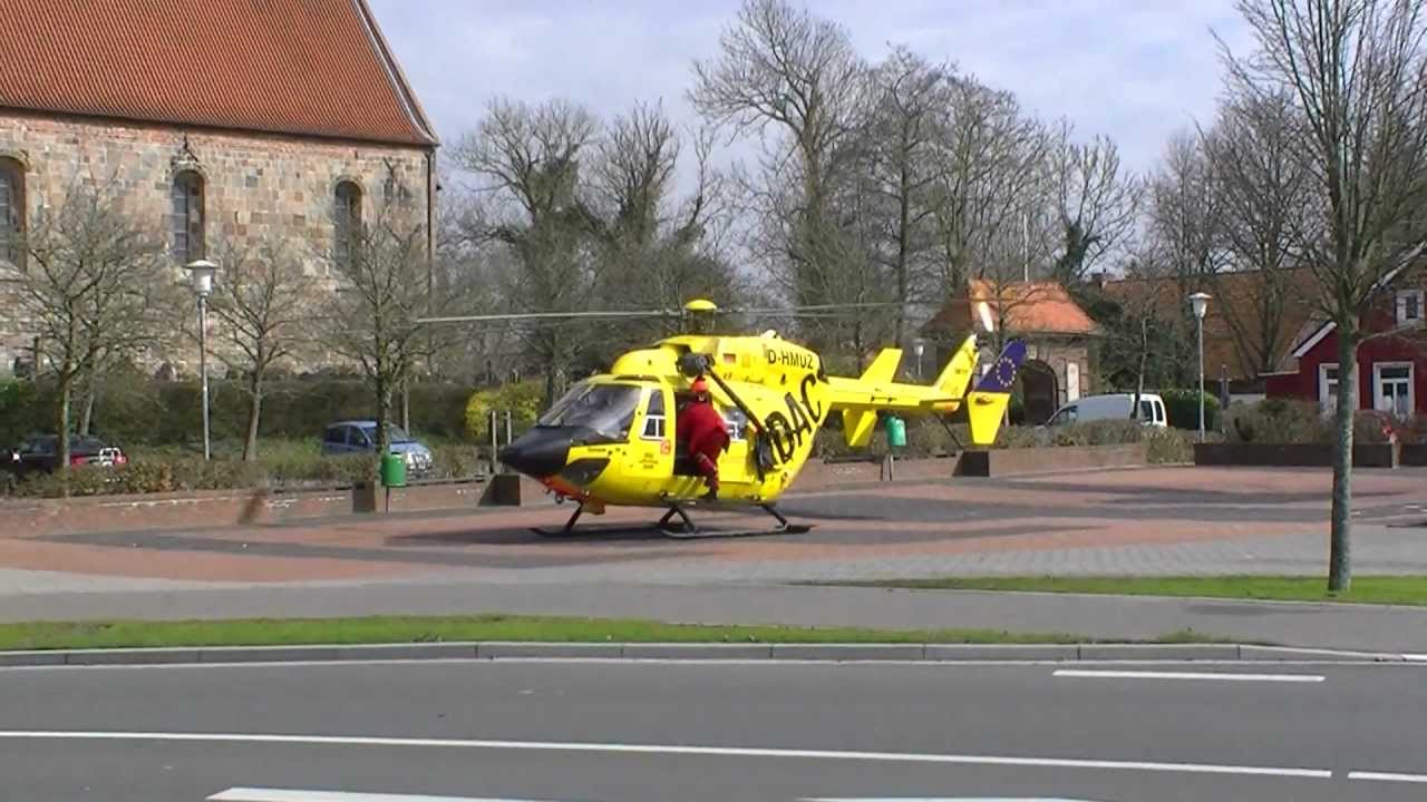 Rettungshubschrauber (RTH) Christoph 26 startet in Hohenkirchen, Wangerland, Friesland