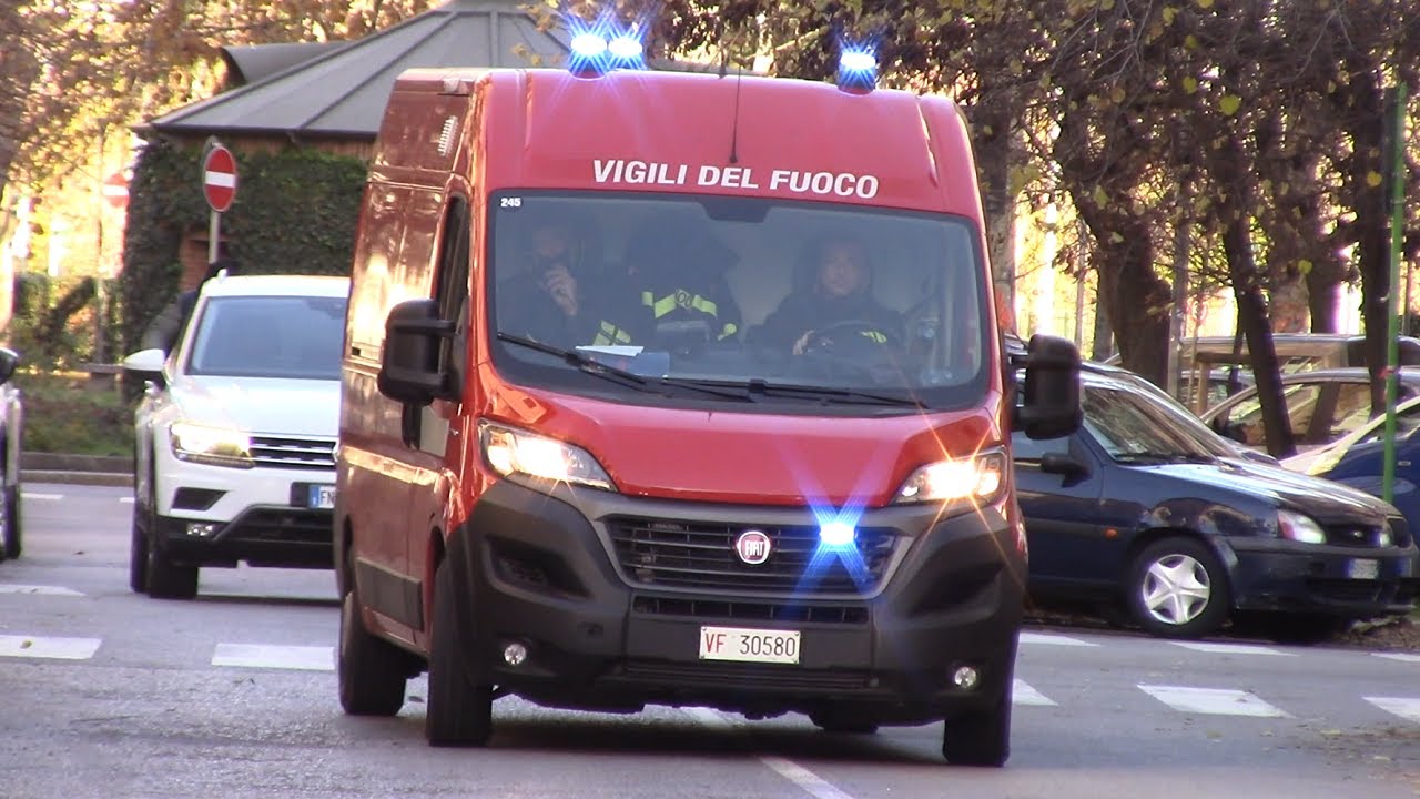 INCENDIO APPARTAMENTO ARRIVO AUTOSCALA+APS VVF MILANO+CARRO SOCCORSO VVF DARWIN IN SIRENA (Milano)