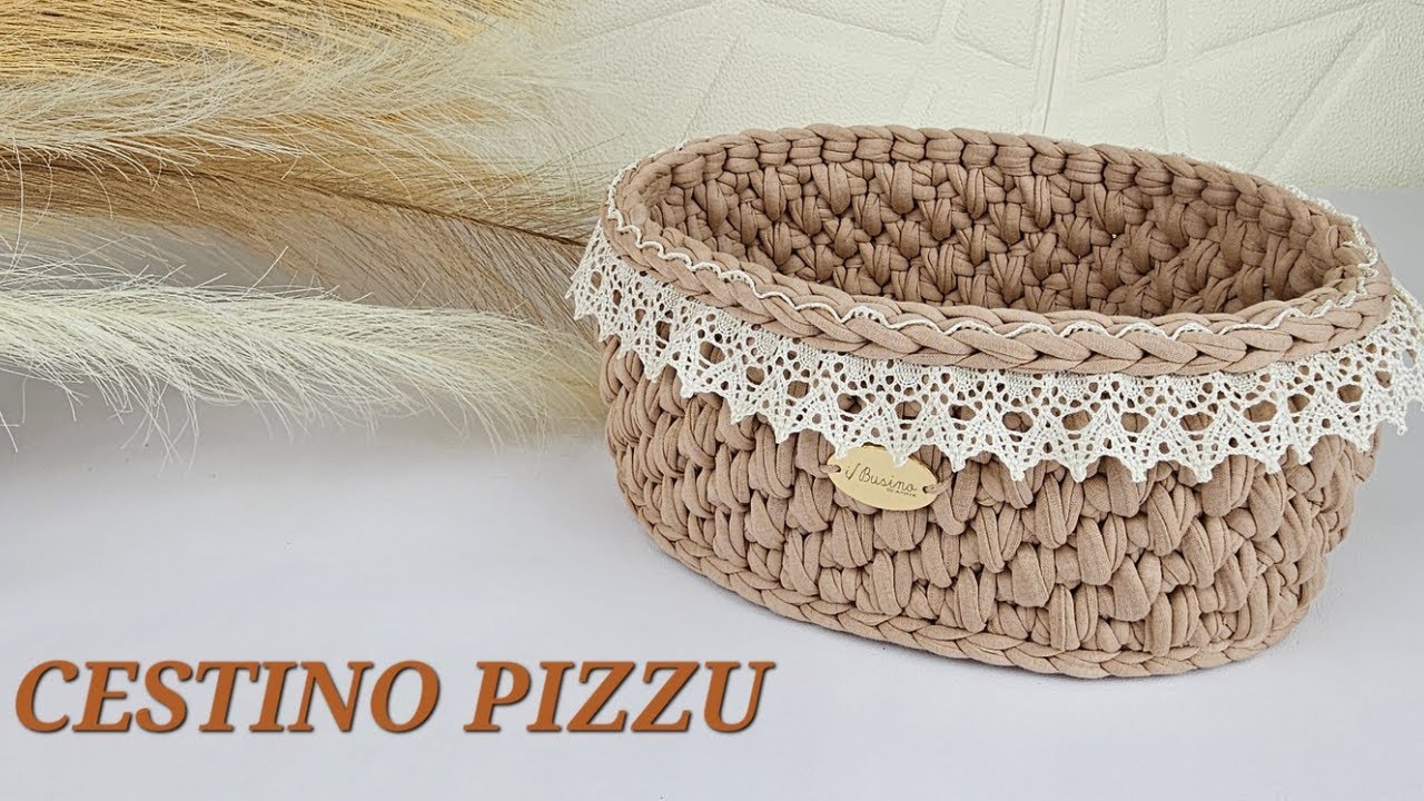 Cestino in fettuccia ovale/Punto canestro/ base in legno e merletto in cotone.