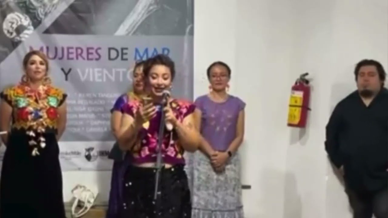 Exponen “Mujeres del mar y viento” en la Casa de la Cultura de Juchitán