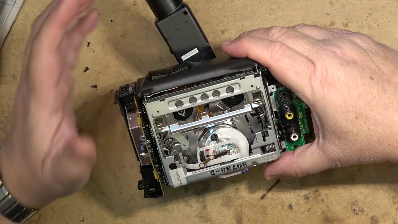 Sanyo VMEX-30 8mm Camcorder intermittent picture and no sound let's find out what's wrong.