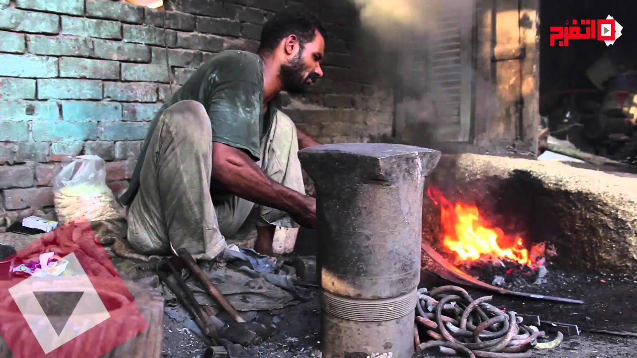 نافخ الكير ..  لقمة العيش بين الحديد والنار