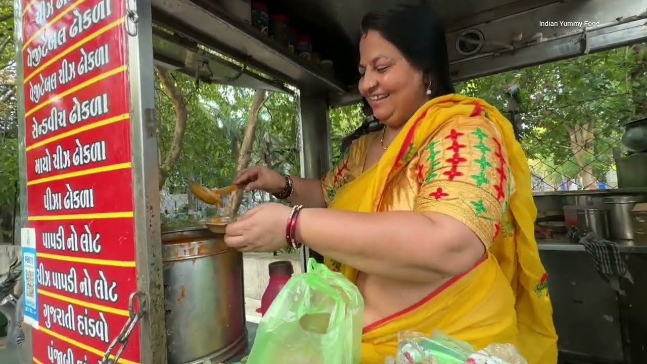 Sweet Aunty Serves Amazing Gujarati Food On Truck | Indian Street Food | Vadodara Food