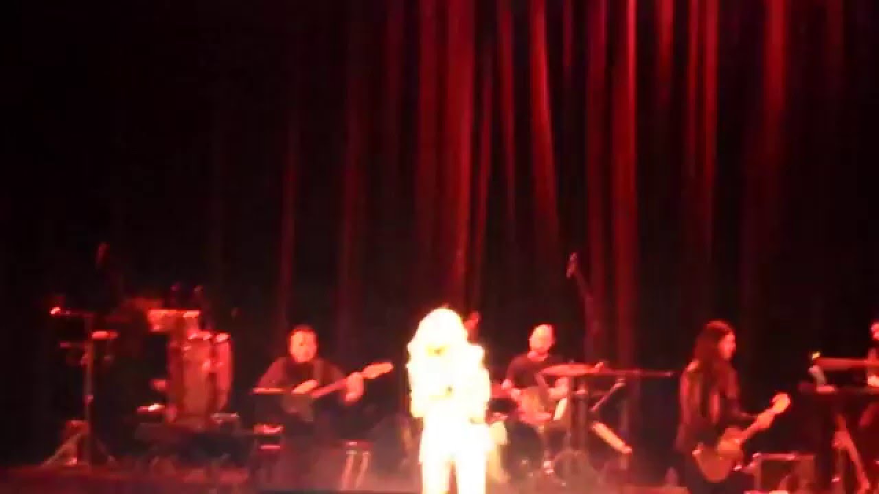 Anna Vissi Skini Thok Nicosia - Klima tropiko