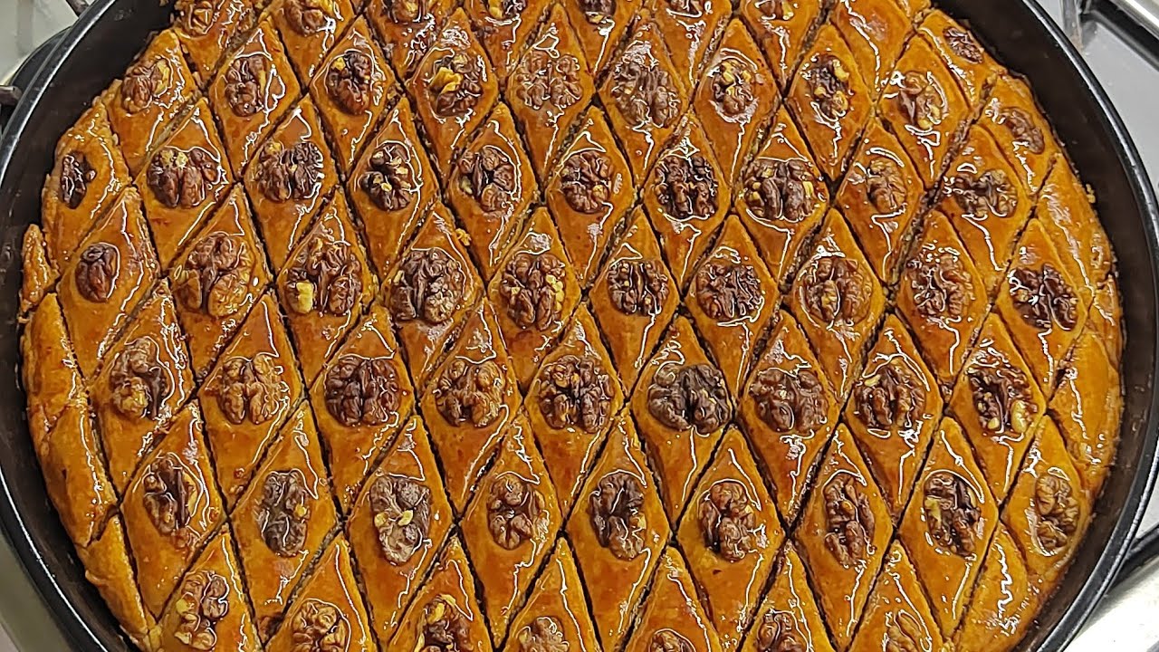 Ən dəqiq ən ideal ən parlaq paxlavanın hazırlanması səsli izahla. Azerbaijani sweets